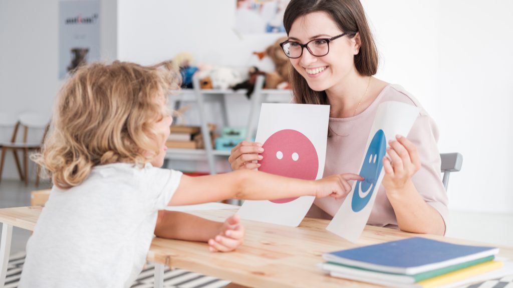 Therapist with child doing applied behavior analysis in the best speech and language therapy clinic.